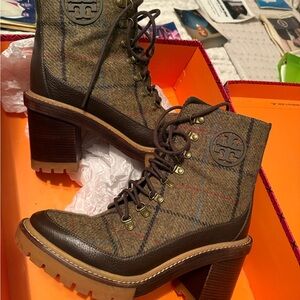 TORY BURCH! Olive/Brown Tweed Lace-Up Lug Sole Boots